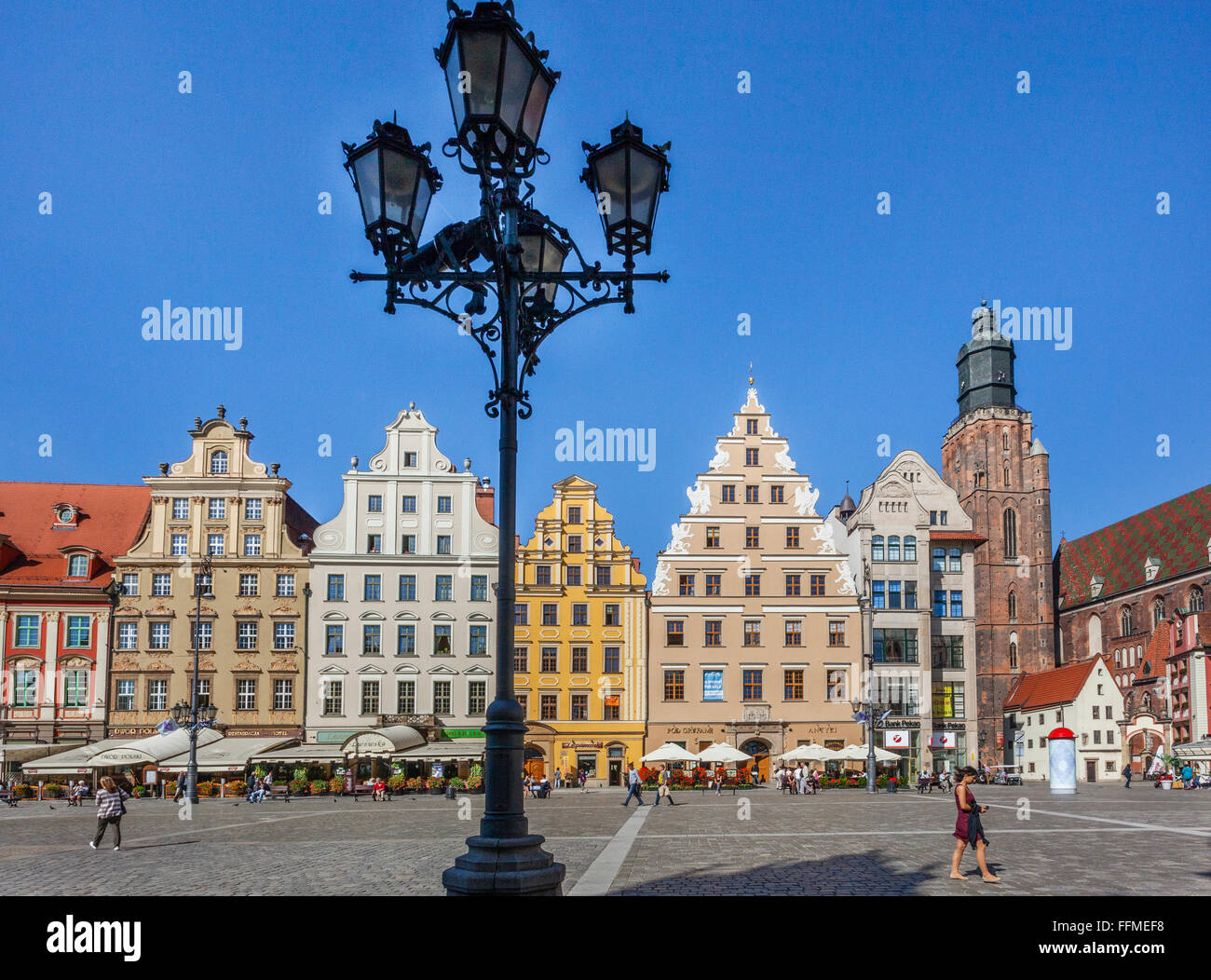 Poland, Lower Silesia, Wroclaw (Breslau), patrician houses at Wroclaw Market Square pedestrian zone and St. Elisabeth's Church Stock Photo