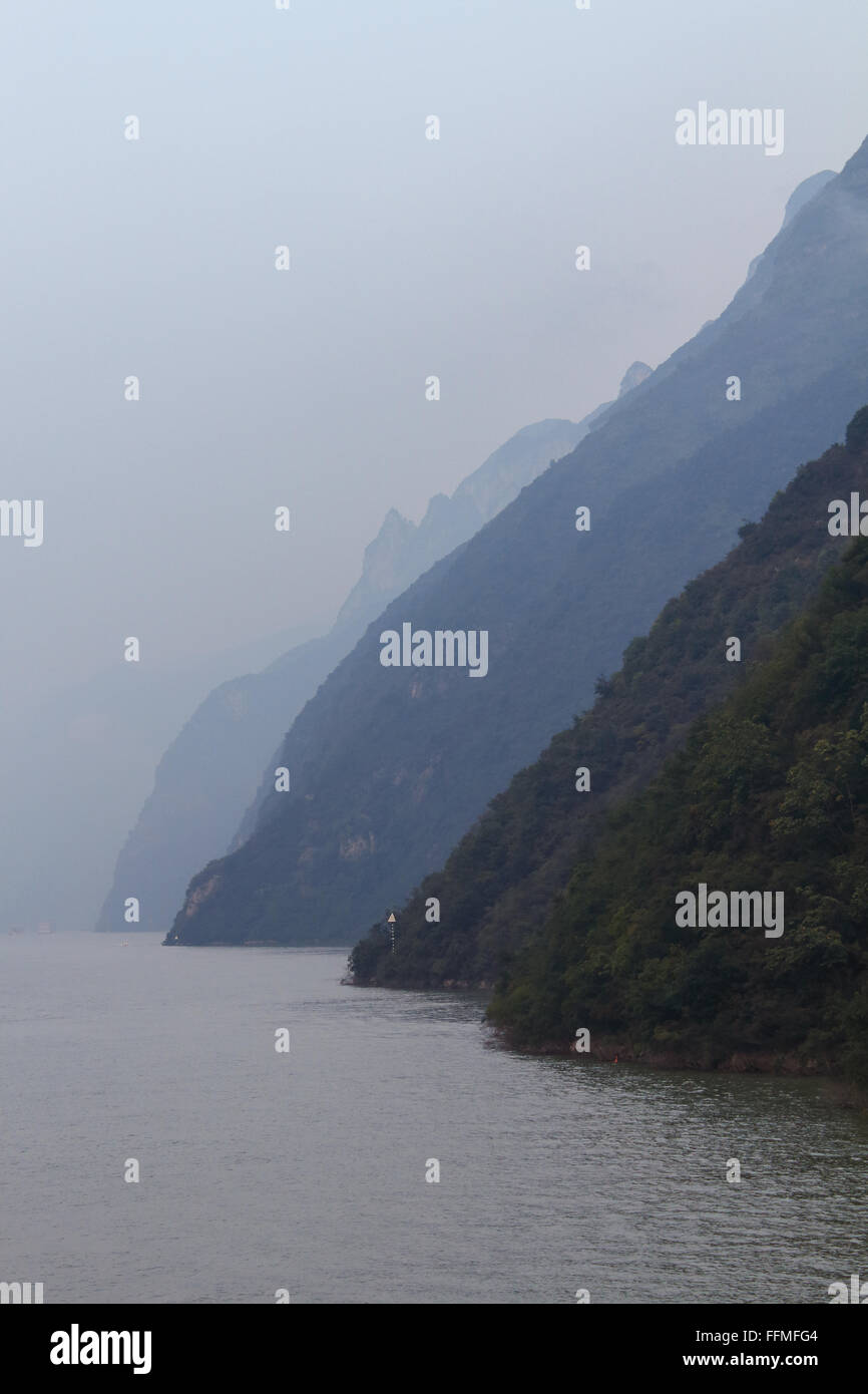 Yangtze cruise gorge hi-res stock photography and images - Alamy