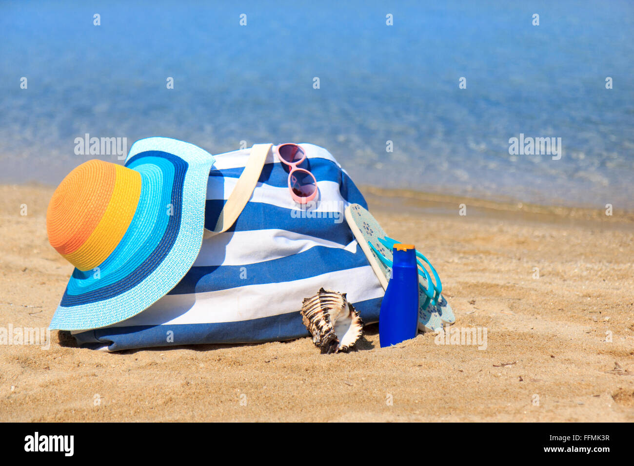 Colorful hat and bag on the beach Stock Photo - Alamy