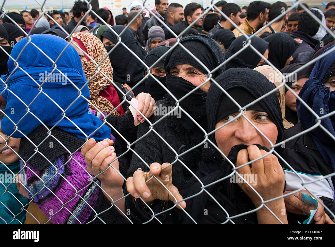 blanket distribution by a Muslim NGO to refugees in Ashdi refugee camp