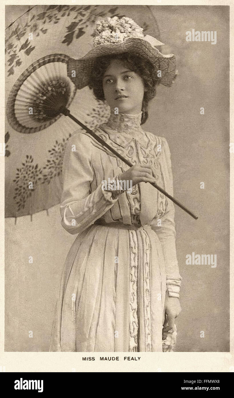 Maude Fealy with Parasol - Vintage postcard - 1900 Stock Photo