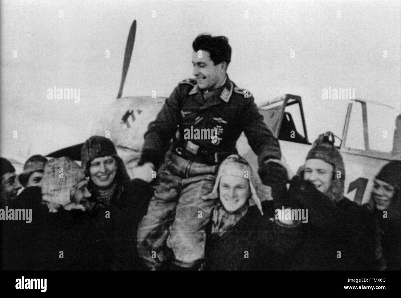 Kittel, Otto 'Bruno', 21.2.1917 - 16.2.1945, German fighter pilot, half length, As staff sergeant in the Fighter Wing 54, is hailed by his comrades after his 39th air victory, Krasnogvardeysk, Russia, 19.2.1943, Stock Photo