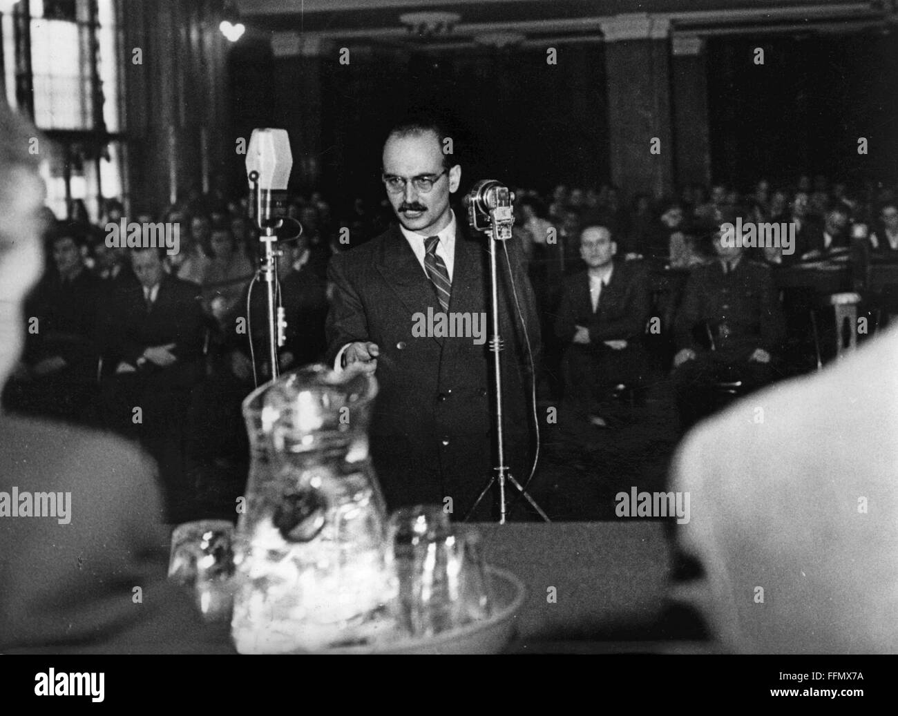 Szalai, Andras, 6.2.1917 - 15.10.1949, Hungarian politician (MDP), half length, during his testimony at the trial against him and Laszlo Rajk for alleged 'Titoism' and espionage, Budapest, 16. - 24.9.1949, Stock Photo