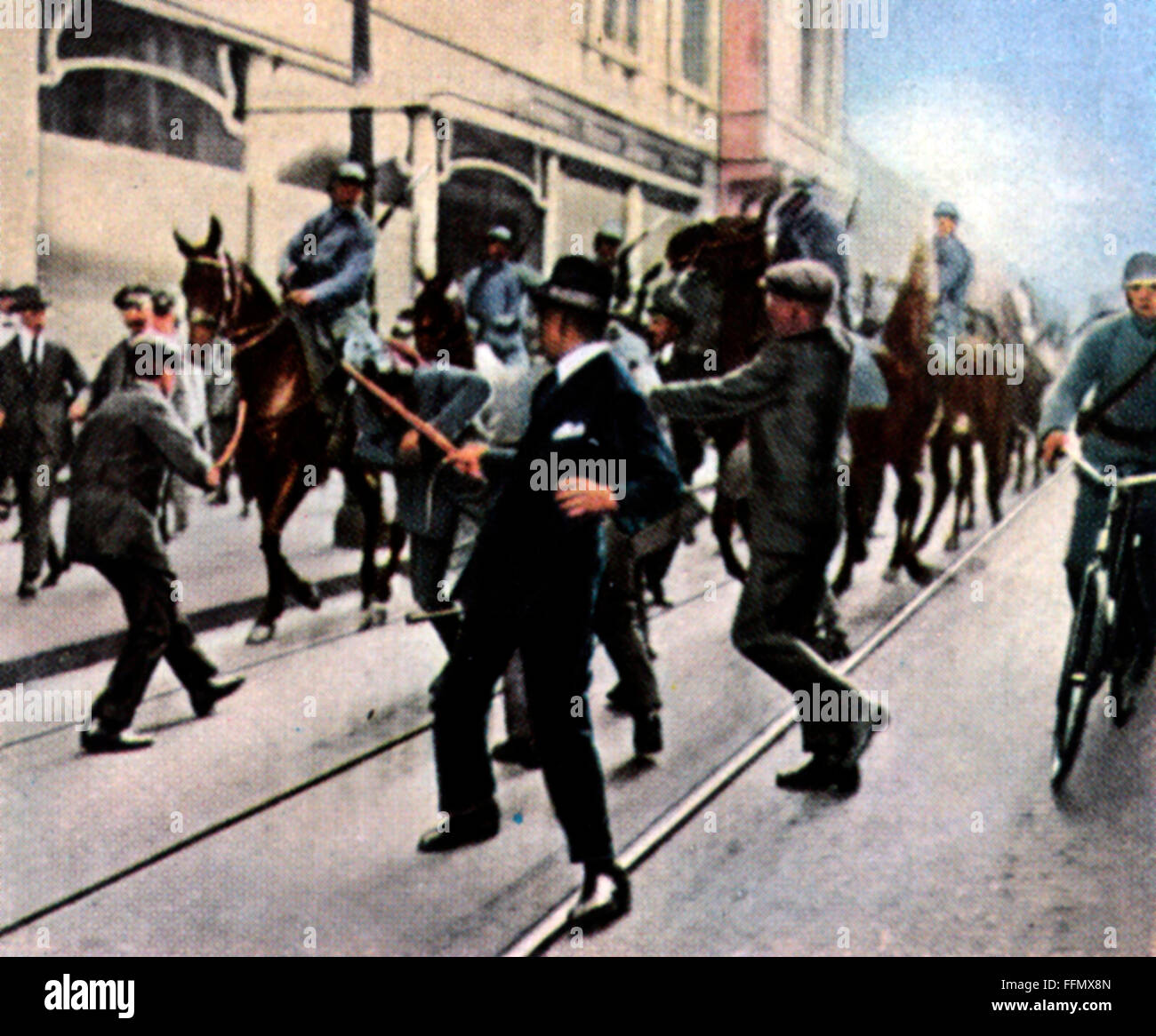 Rhenish separatism 1919 - 1924, Rhenish separatists are attacking a German policemen, December 1923, coloured photograph, cigarette card, series 'Die Nachkriegszeit', 1935, Additional-Rights-Clearences-Not Available Stock Photo