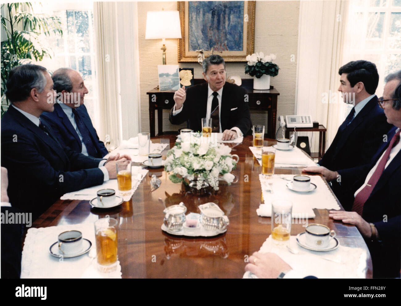 Oval office study hires stock photography and images Alamy