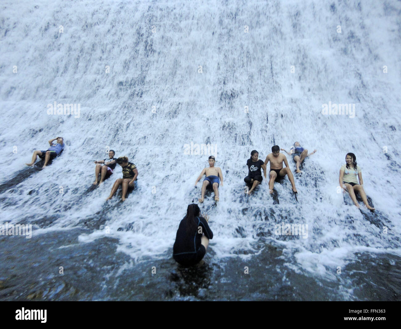 Rodriguez, Philippines. 16th Feb, 2016. Filipinos take a swim at the decommissioned Wawa Dam in the municipality of Rodriguez, Rizal province, east of Manila, Philippines. According to the Philippine state weather bureau, around 30 provinces might experience drought this coming March, and is seen to intensify in April, with its peak expected to hit in May, and is seen to affect an estimated 54 provinces in the country. © Paolo Pizzi/Pacific Press/Alamy Live News Stock Photo