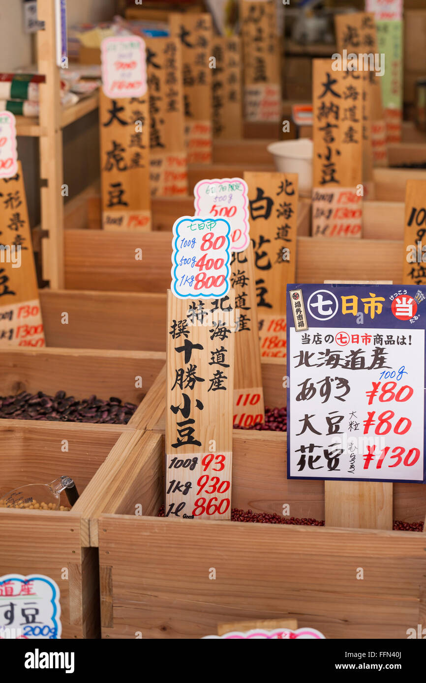 Sale of Japanese traditional products Stock Photo Alamy