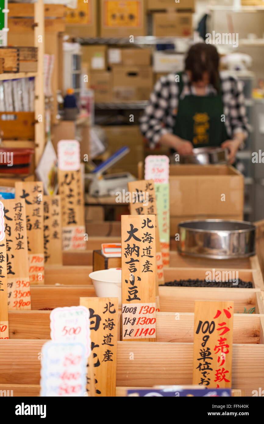 Sale of Japanese traditional products Stock Photo Alamy