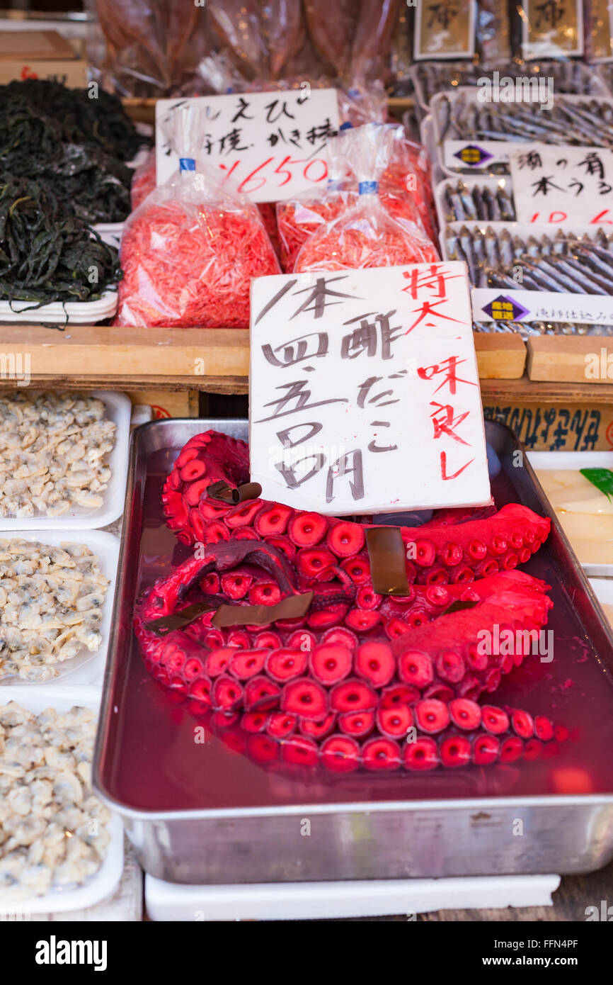 Tokyo Octopus Red live octopus at Tsukiji fish market, Tokyo, Japan Stock Photo - Alamy
