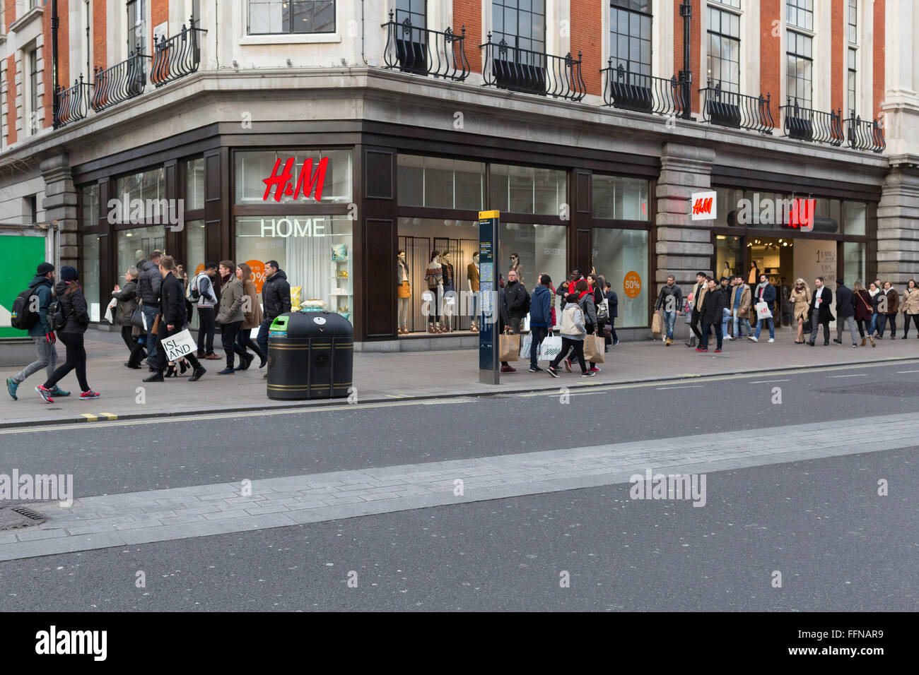 H&M store on Oxford Street London Stock Photo - Alamy