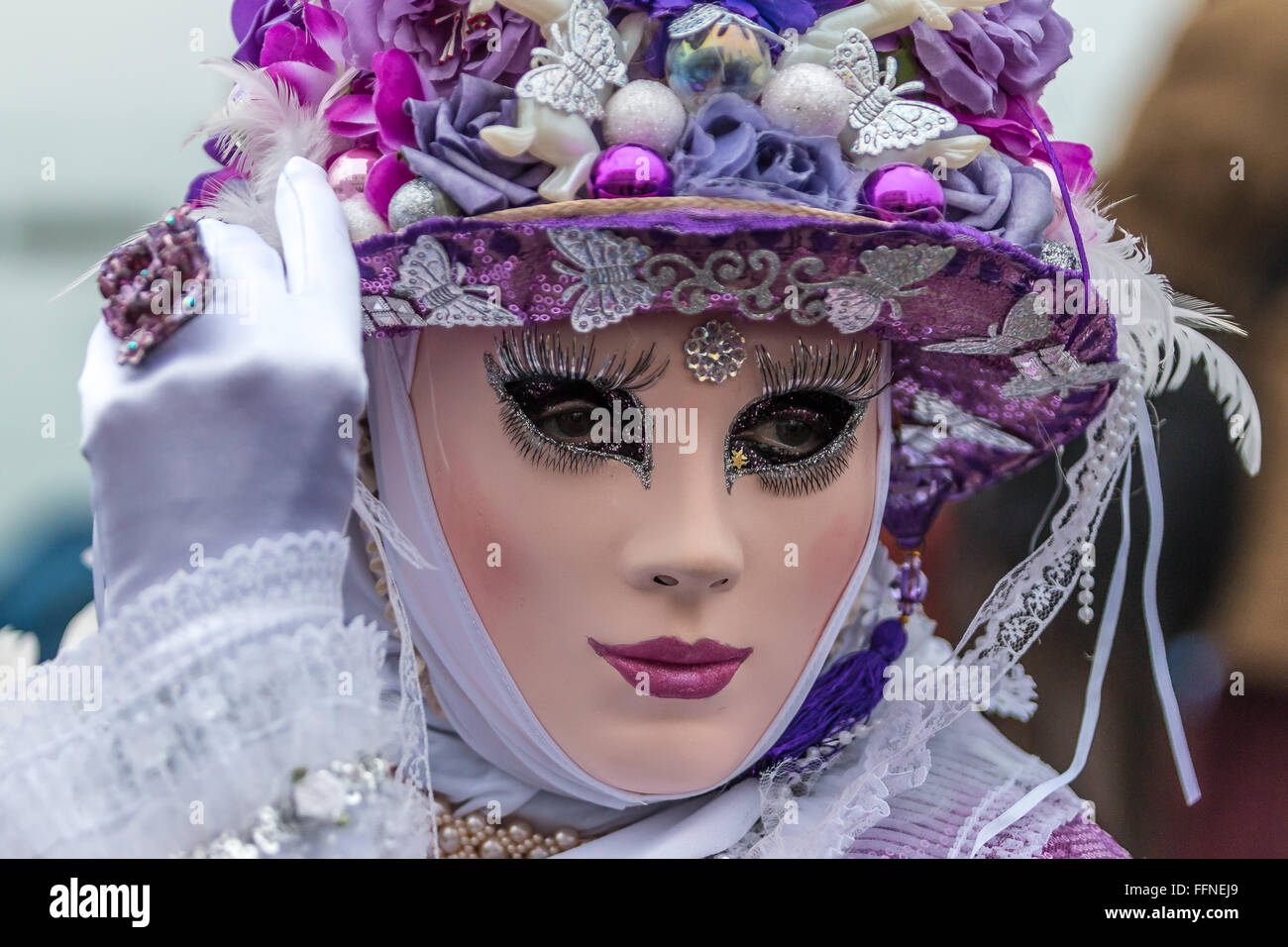 Venice carnival costume and mask Stock Photo - Alamy