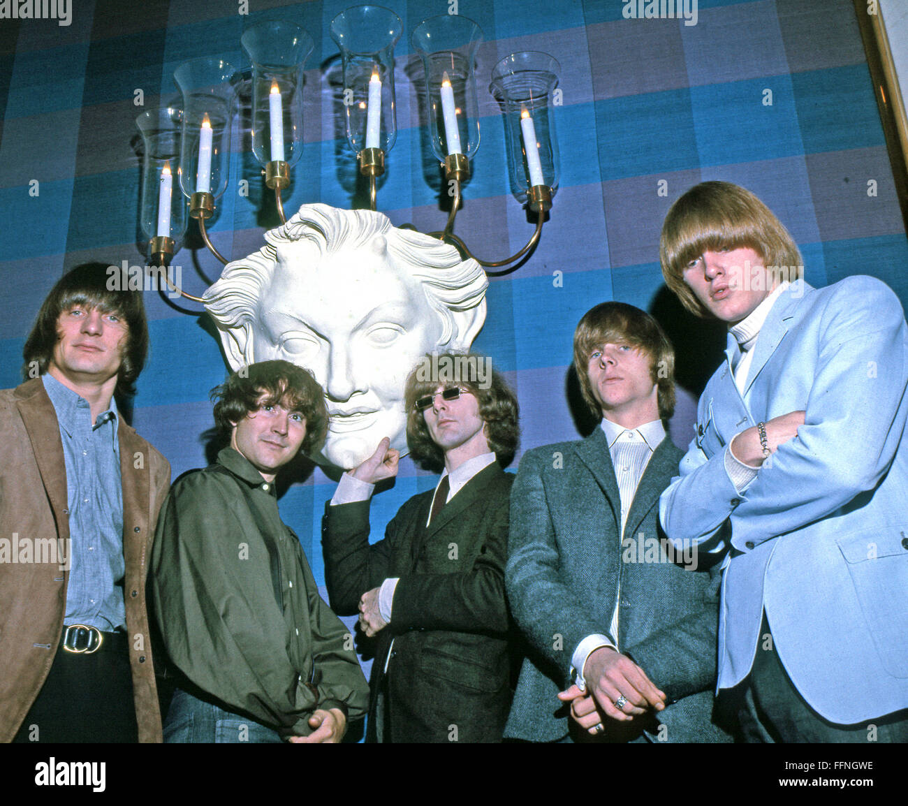 BYRDS  US rock group about 1964, From left: Gene Clark, Dave Crosby, Roger McGuinn, Michael Clarke, Chris Hillman Stock Photo