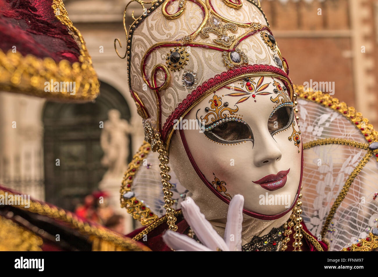 Venice carnival costume and mask Stock Photo - Alamy