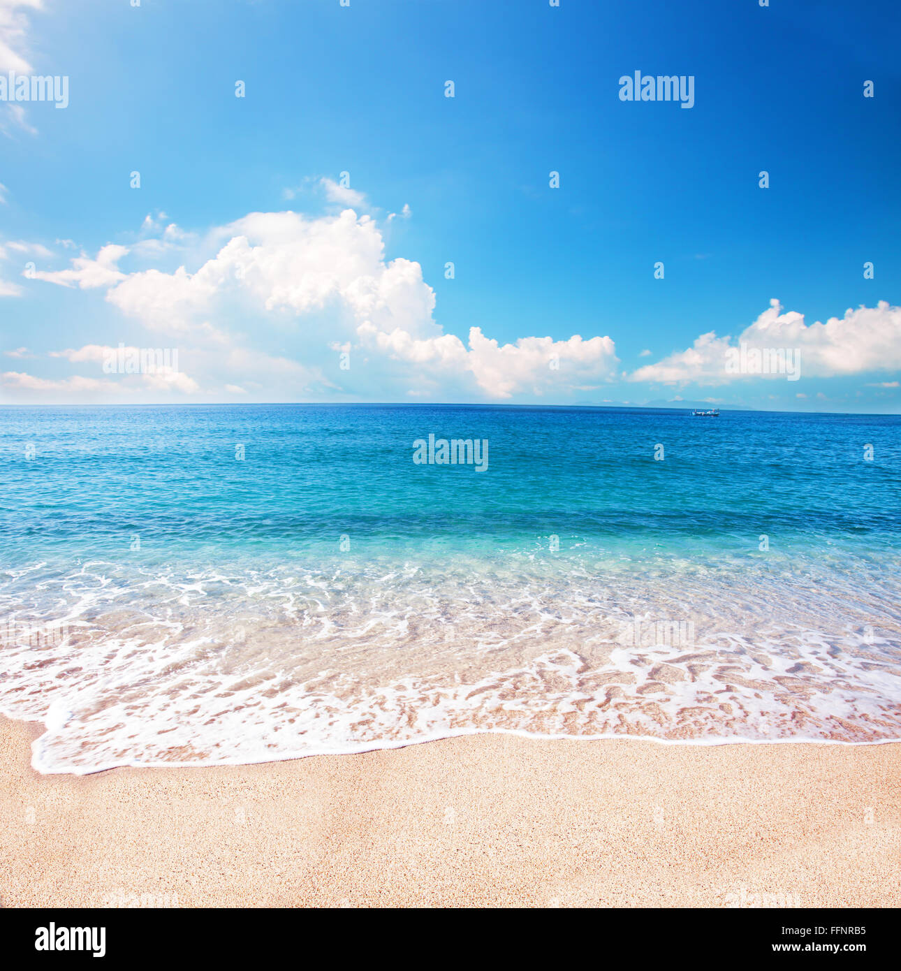 Hot weather tropical beach hi-res stock photography and images - Alamy