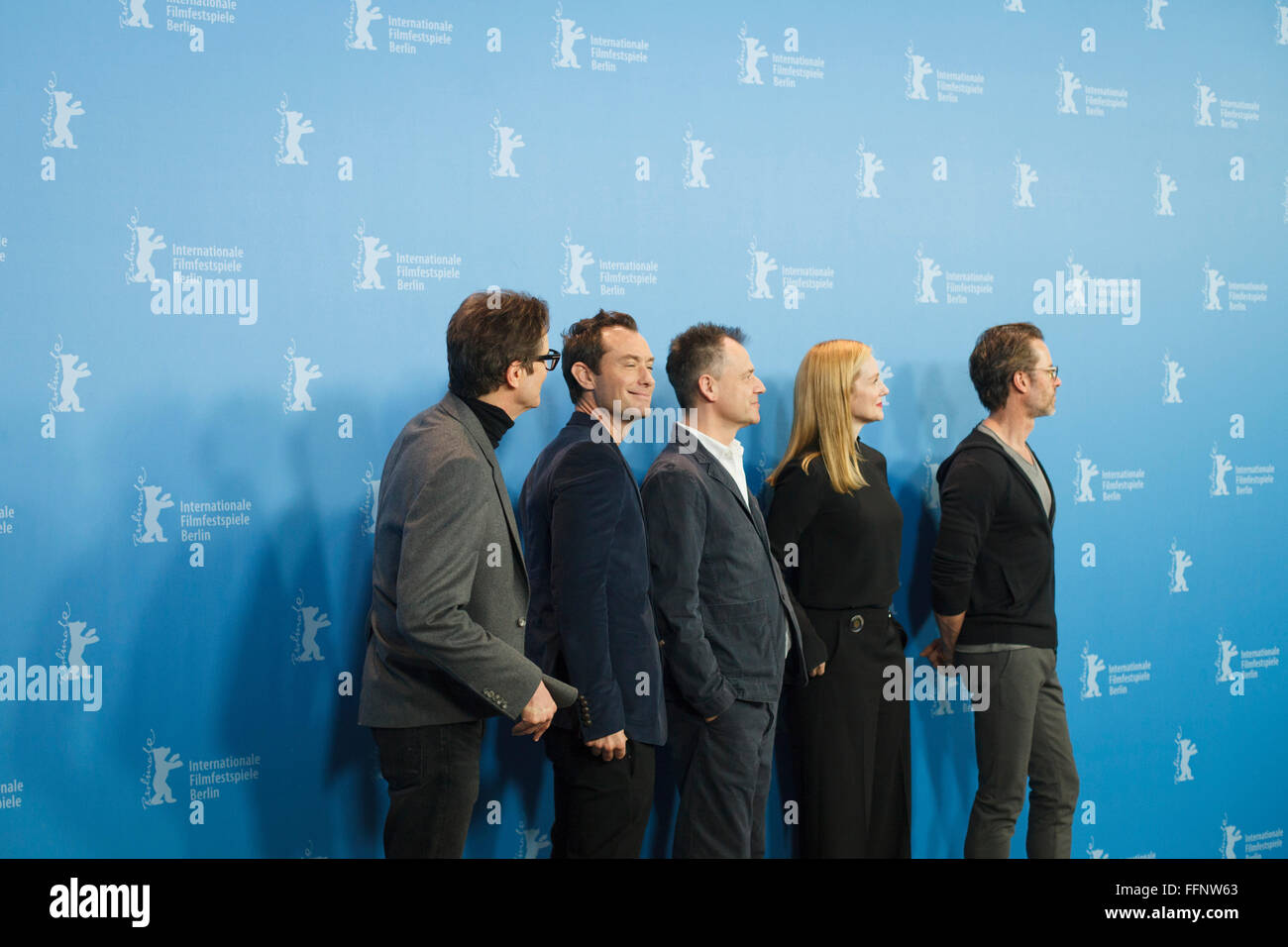 Berlin, Germany. 16th February, 2016. Actors Colin Firth, Jude Law, director Michael Grandage, actors Laura Linney and Guy Pearce attend the 'Genius' photo call during the 66th Berlinale International Film Festival Berlin Credit:  Odeta Catana/Alamy Live News Stock Photo