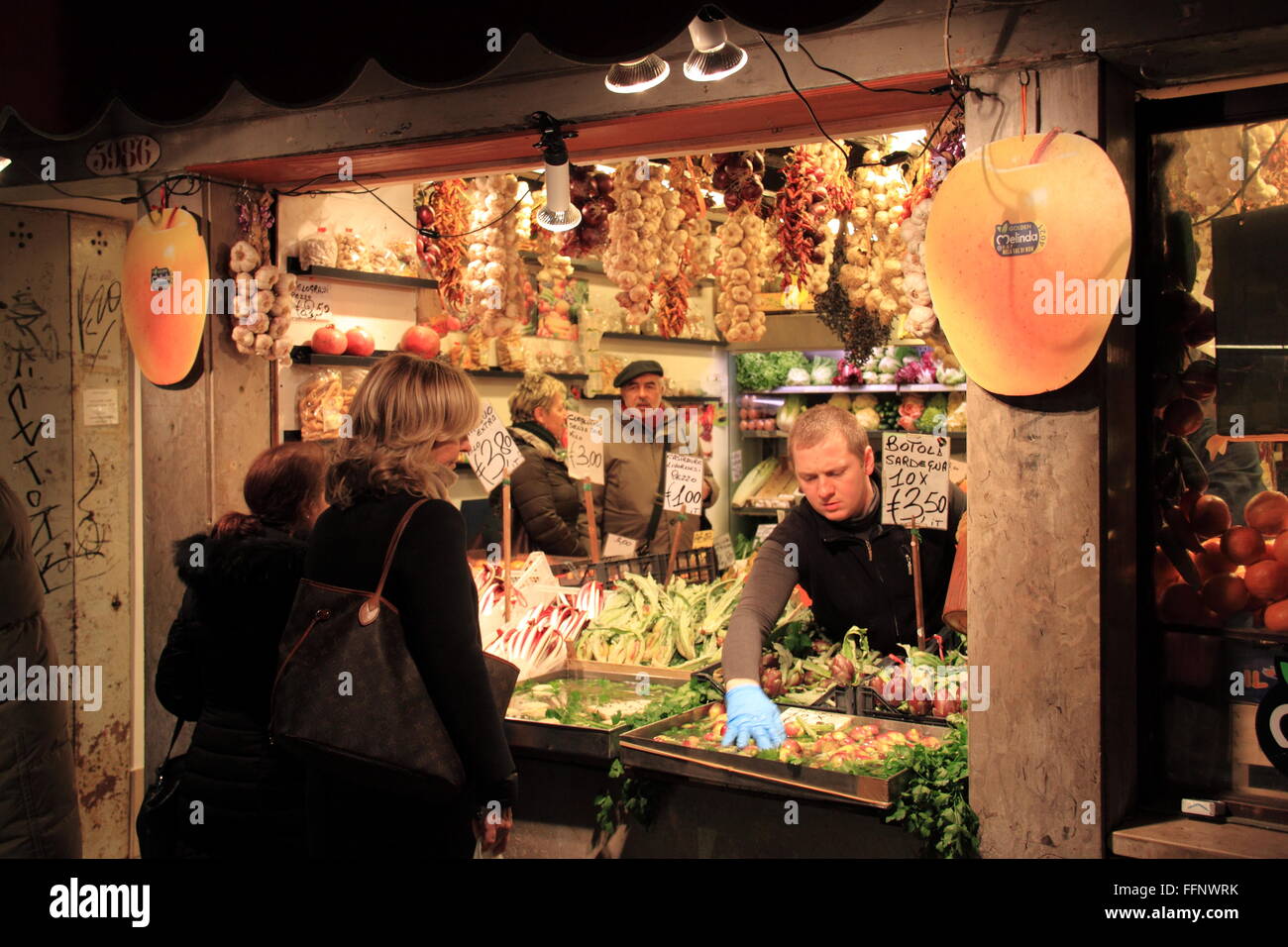 Fruttivendolo Paolo fruit and vegetable shop, Salizzada San Canciano