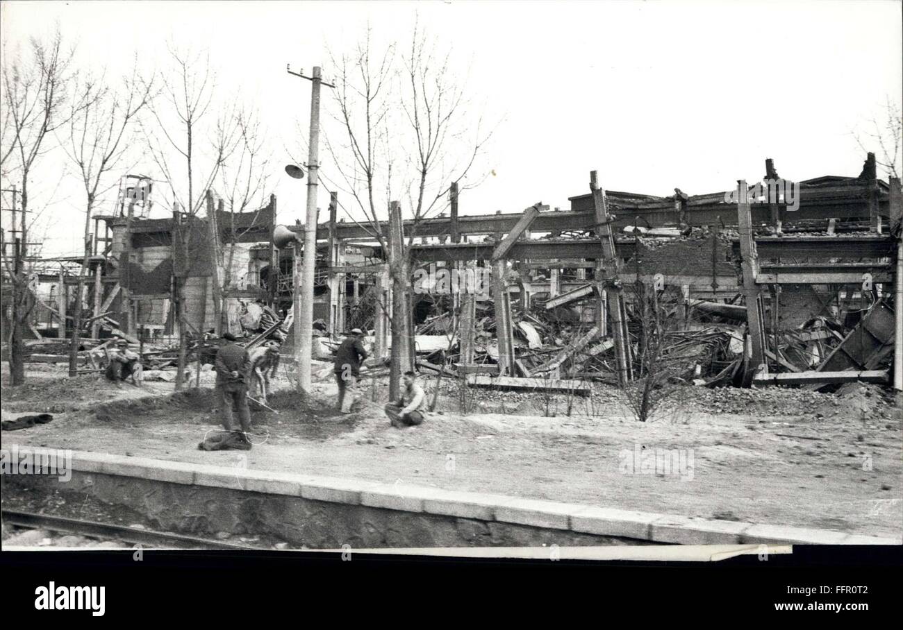 1976 - Tangshan City where up to 500,000 died: These are the first unofficial, uncensored pictures out of China - which show some of the damage caused by the July earthquake the World's worst for a slow moving train as it pulled away from the industrial city of Tangahan, epicentre of the earthquake, 100 miles east of Peking. Millions people lived in the city before the quake and the death tollhas been put at 100,000 by official Chinese sources and at 500,000 by foreign estimated. The natural phenomenon was made worse by a man-made one-a honeycomb of coal mines below the city. Their collapse as Stock Photo