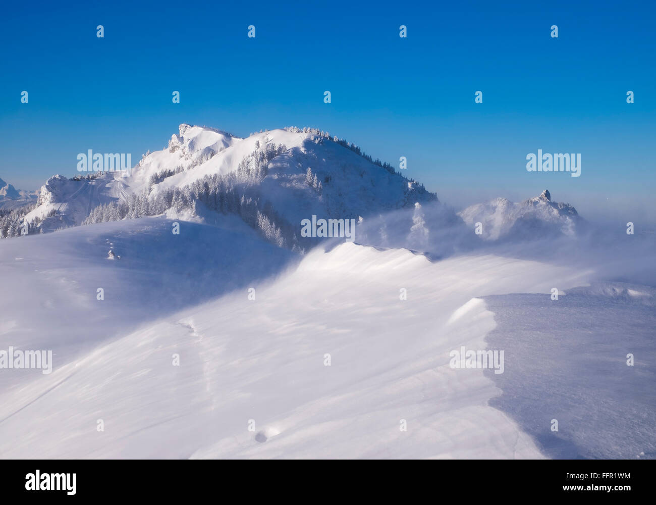 Wind, snowdrifts on Brauneck summit, Latschenkopf and Stangeneck behind, Lenggries, Isarwinkel, Bavarian Prealps, Upper Bavaria Stock Photo