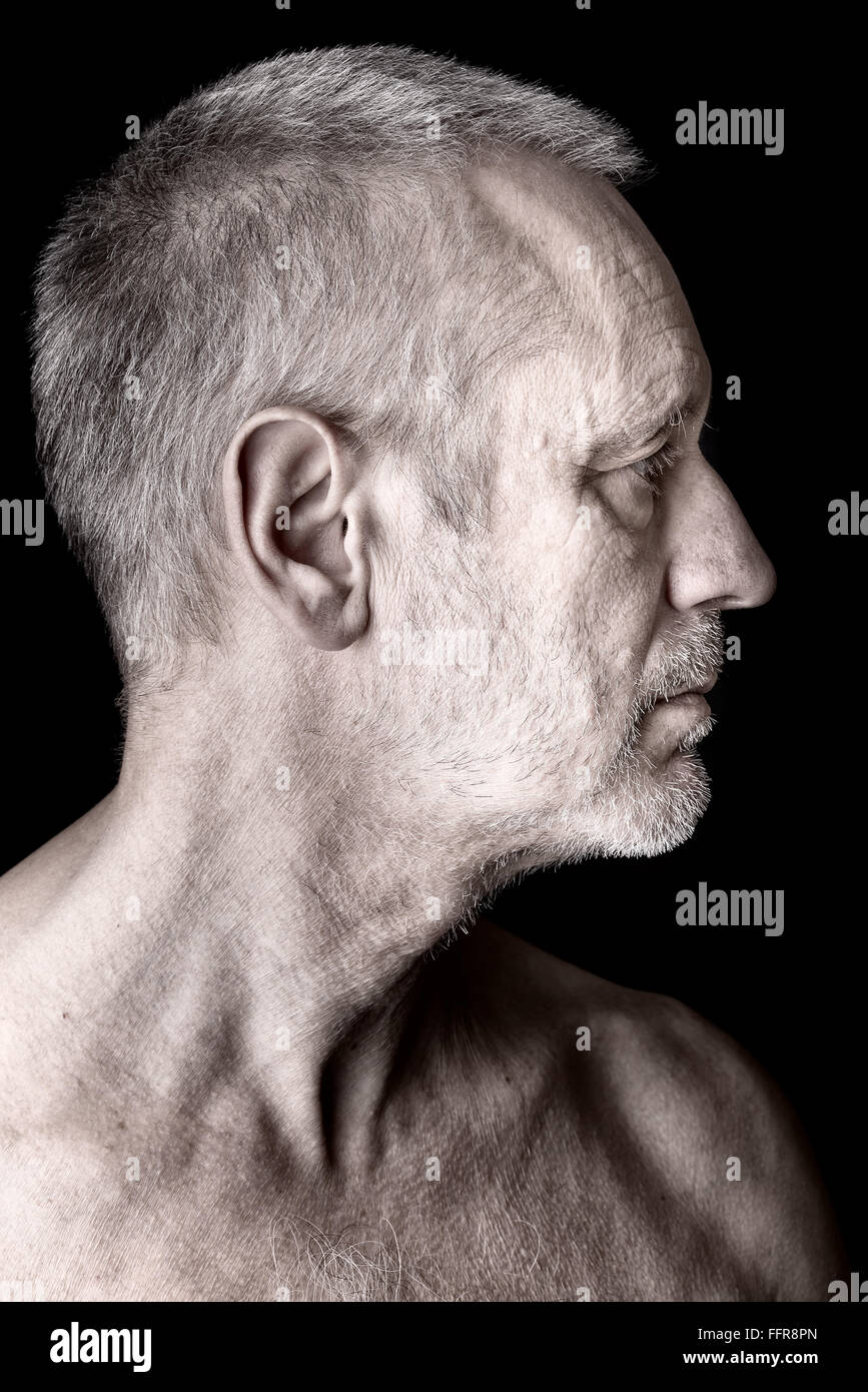 мужчина в профиль. пожилая женщина в профиль. взрослый профиль. лицо человека в профиль. взрослый профиль.