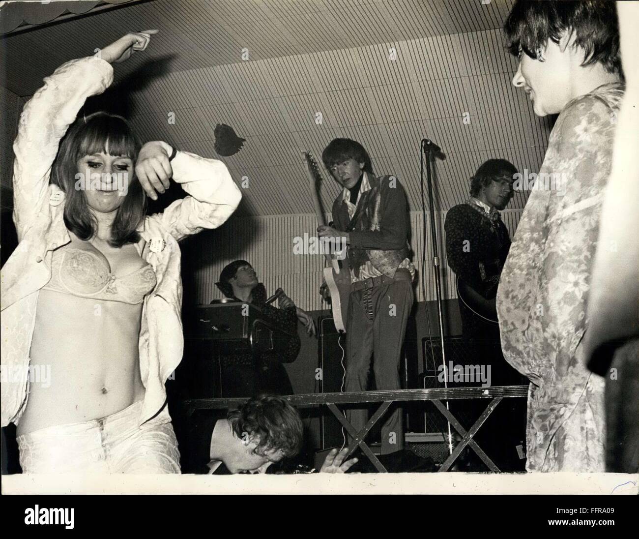 1968 - Hippy Hippies underwear panties dance Anything goes at a ...
