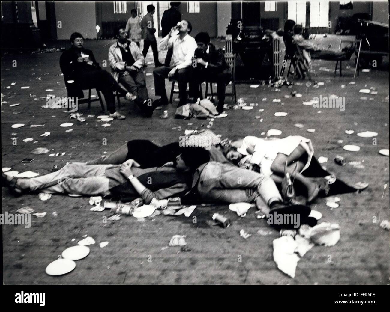 1968 - Hippie House in Dalston, England: The end of the Love-In: The morn has arrived but some sleep on, others drink on. Who cares about the rubbish now. © Keystone Pictures USA/ZUMAPRESS.com/Alamy Live News Stock Photo