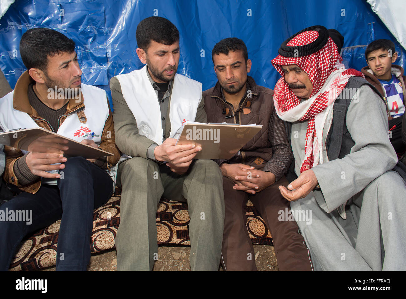 MSF Health promoters at work in Arbat refugee kamp, Northern Iraq Stock Photo