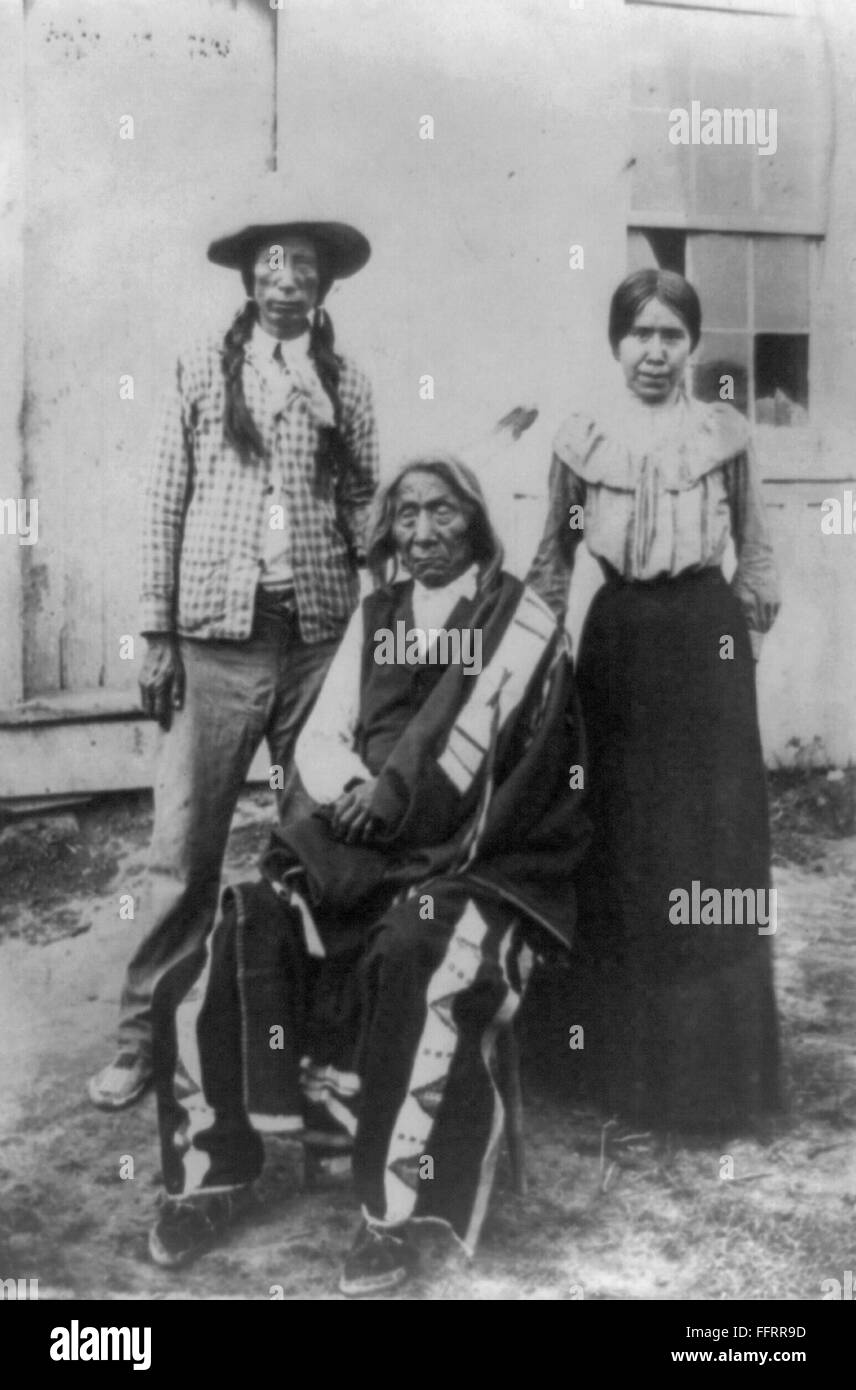 RED CLOUD (18221909). /nOglala Sioux chief. Red Cloud (seated) with