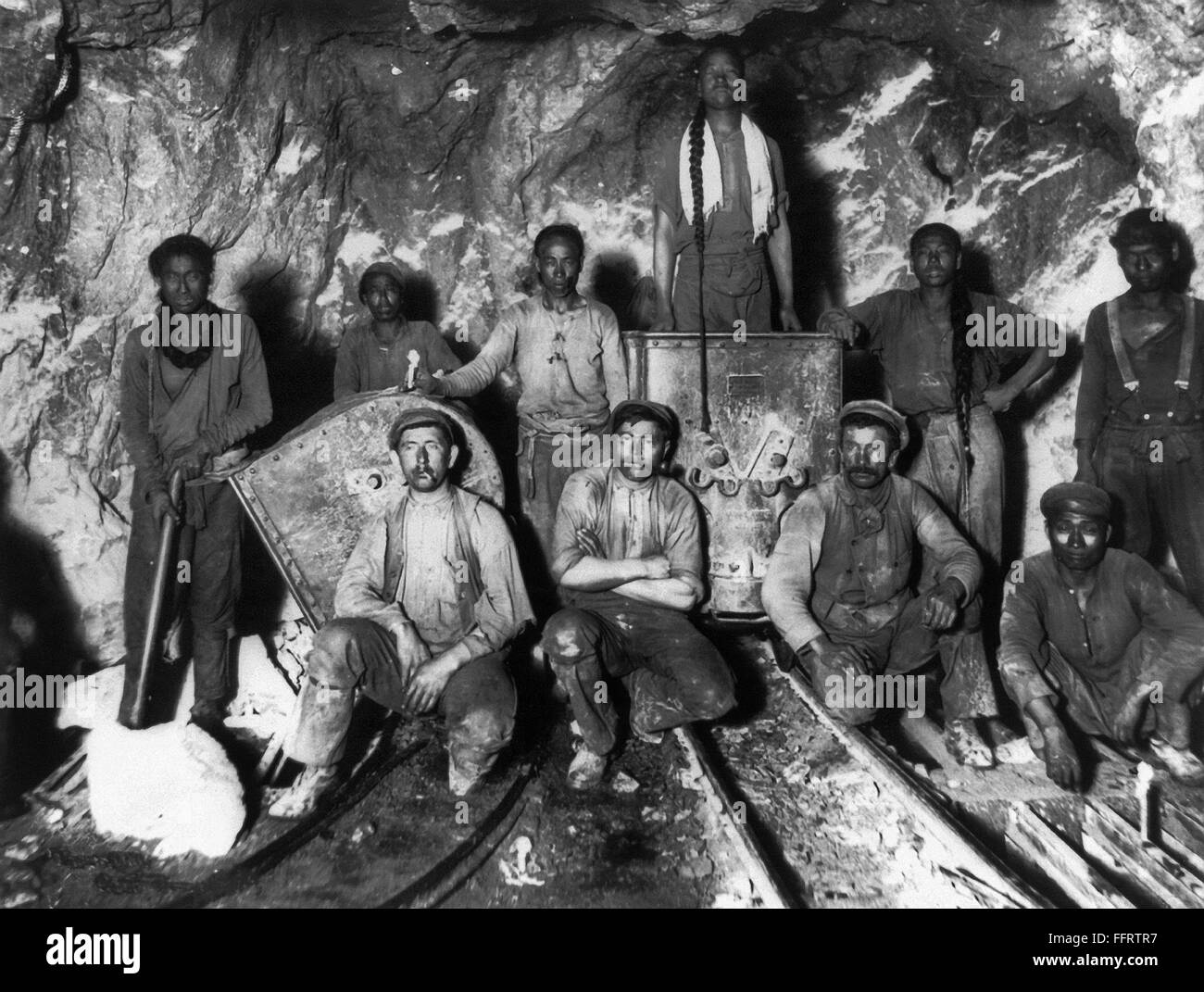 Gold mine south africa 1900 hires stock photography and images Alamy