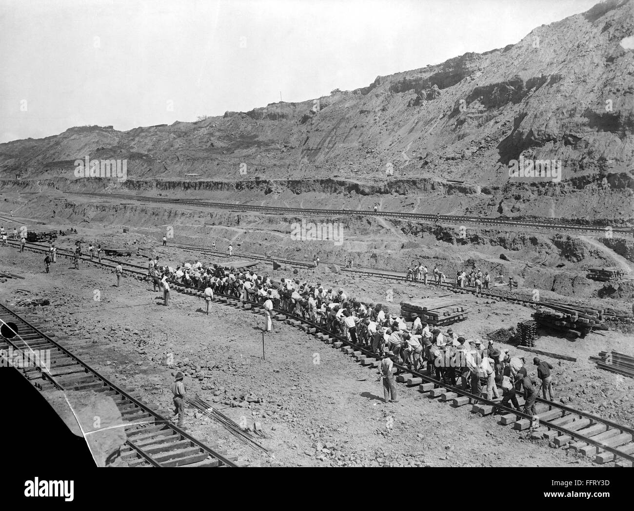 PANAMA: RAILWAY, c1912./nA gang of approximately 150 men shifting track by hand. Photographed by George W. Harris and Martha Ewing, c1912. Stock Photo