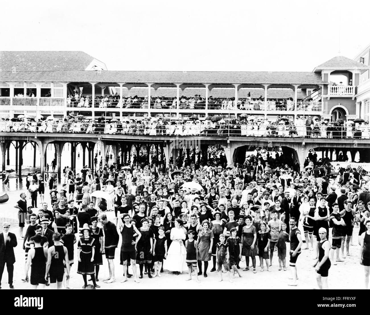 1912 VICTORIAN NEW JERSEY SHORE ATLANTIC CITY COLORIZED PHOTO VINTAGE CAMERA MAN 
