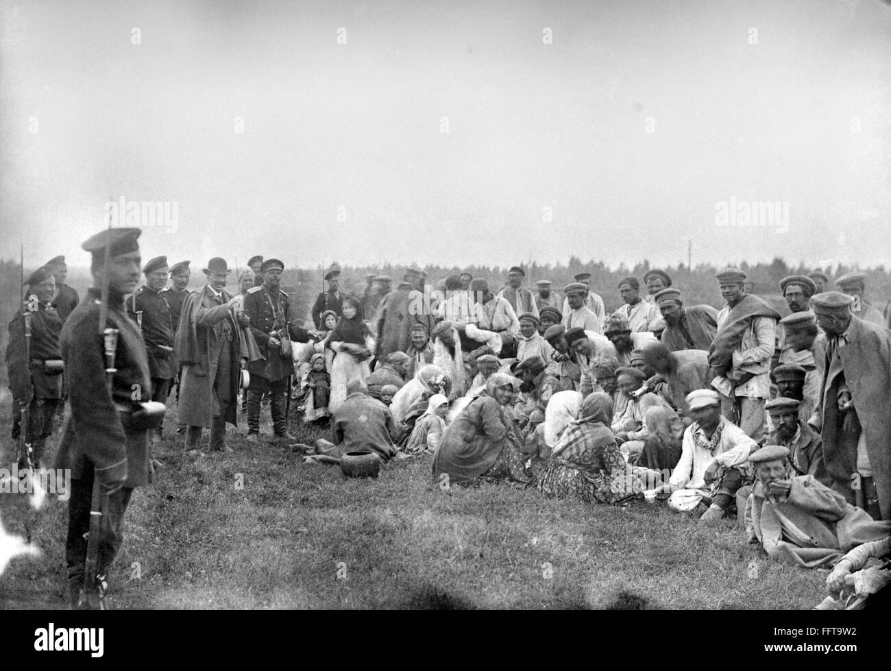 раскулачивание в 30 годы раскулачивание крестьян. переселенцы в сибирь 18 век. каторжане российской империи. крестьяне переселенцы сибирь 20 век. ссыльные поляки 16 век.