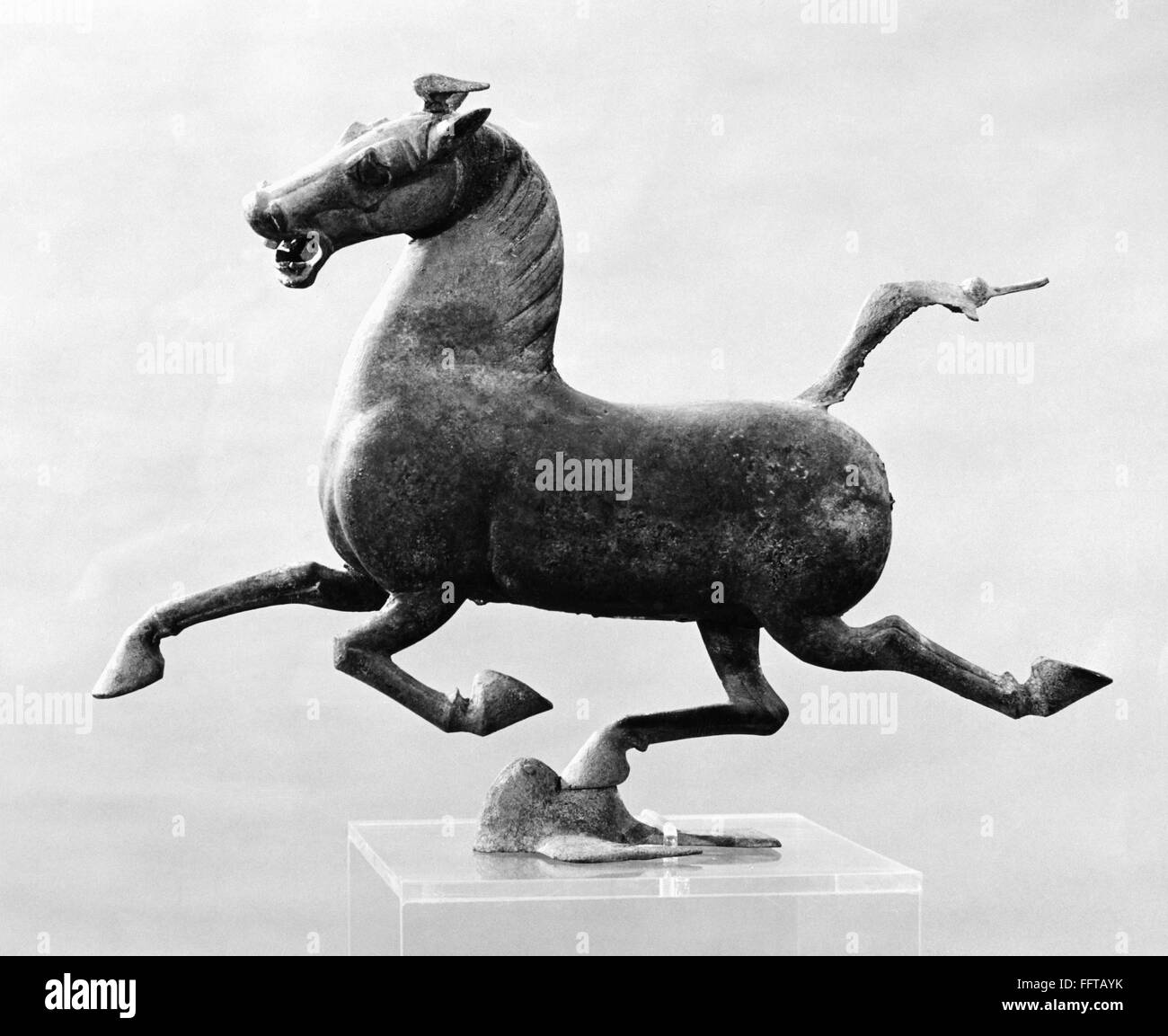 Bronze chinese horse hires stock photography and images Alamy
