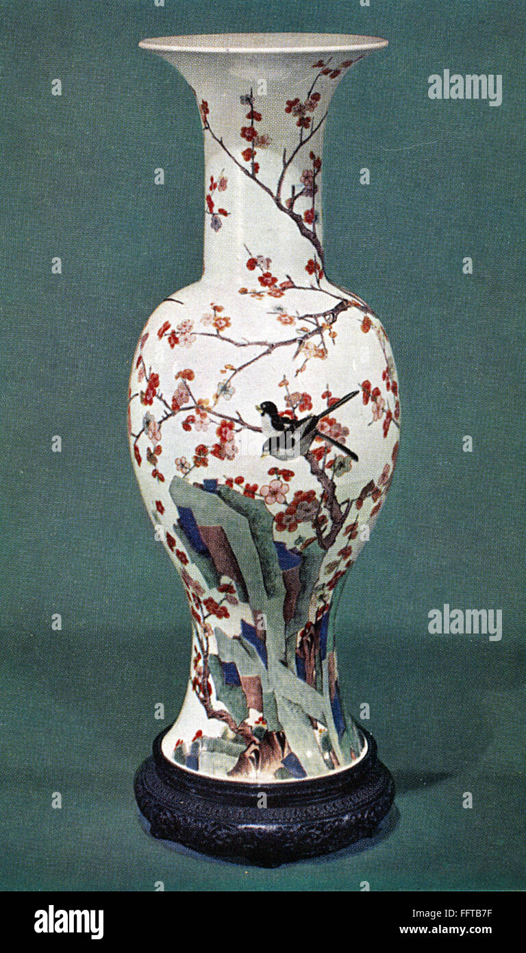 CHINA PORCELAIN VASE. /nWhite porcelain beaker vase decorated with