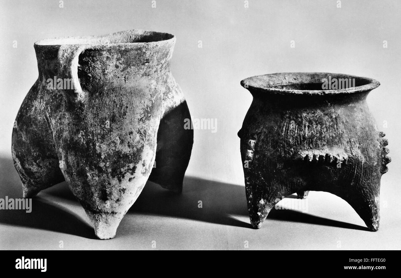 CHINA: TERRACOTTA VESSELS. /nTerracotta 'li ding' food vessels. 2nd millennium B.C. (left) and Shang Dynasty, 14th-11th century B.C. Stock Photo