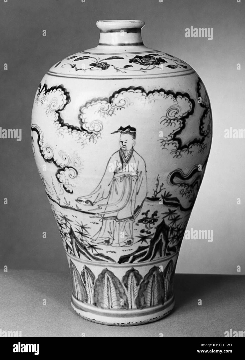 CHINA PORCELAIN VASE. /nMeiping form vase of blue and white glazed