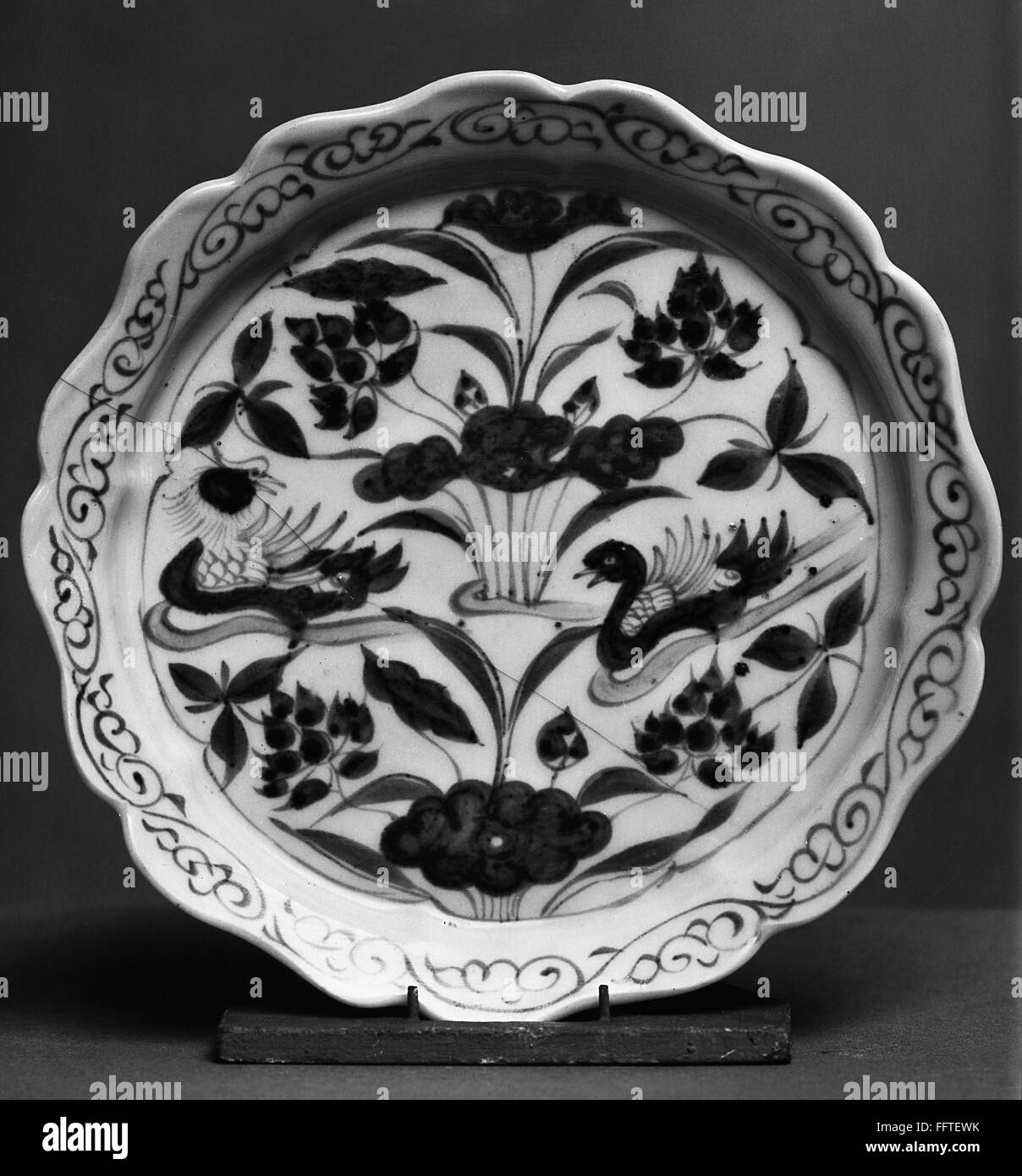 CHINA PORCELAIN PLATE. /nBlue and white porcelain plate with foliated