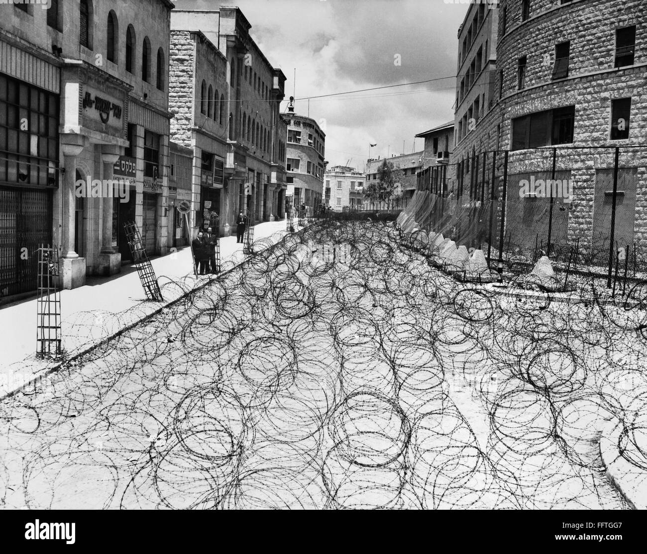 1948. Улица города застывшая во времени. Улица города застывшая во времени фото. Бельгия 1969 год фото улиц.