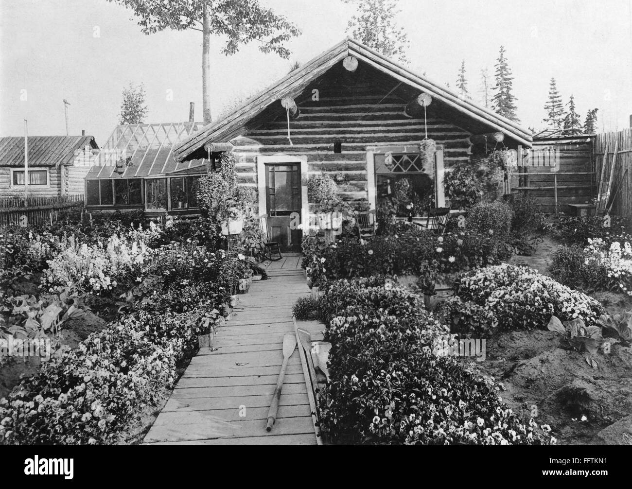 Alaska Log Cabin Na Log Cabin With An Attached Greenhouse And A