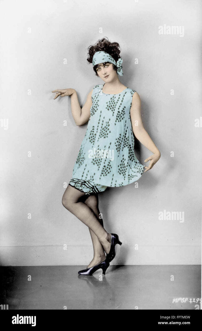 Flapper girl hi-res stock photography and images - Alamy