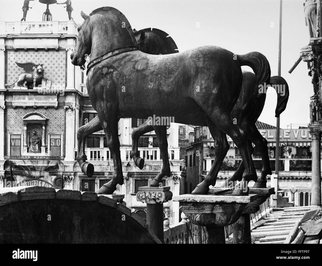 VENICE SAINT MARK'S. /nAncient Roman bronze horse statues at the front
