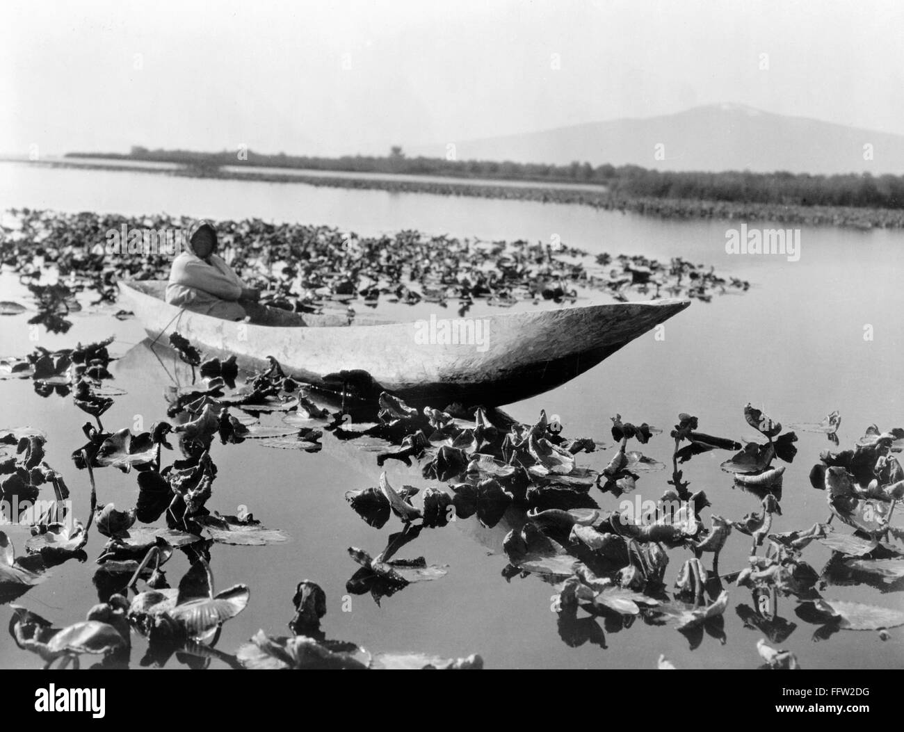 dugout-canoe-c1923-na-klamath-native-american-in-a-dugout-canoe