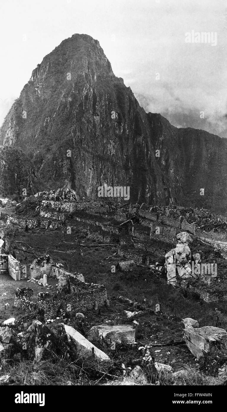 MACHU PICCHU, 1911. /nThe Inca ruins at Machu Picchu, Peru, photographed by  Hiram Bingham, head of the Yale Peruvian Expedition of 1911 Stock Photo -  Alamy