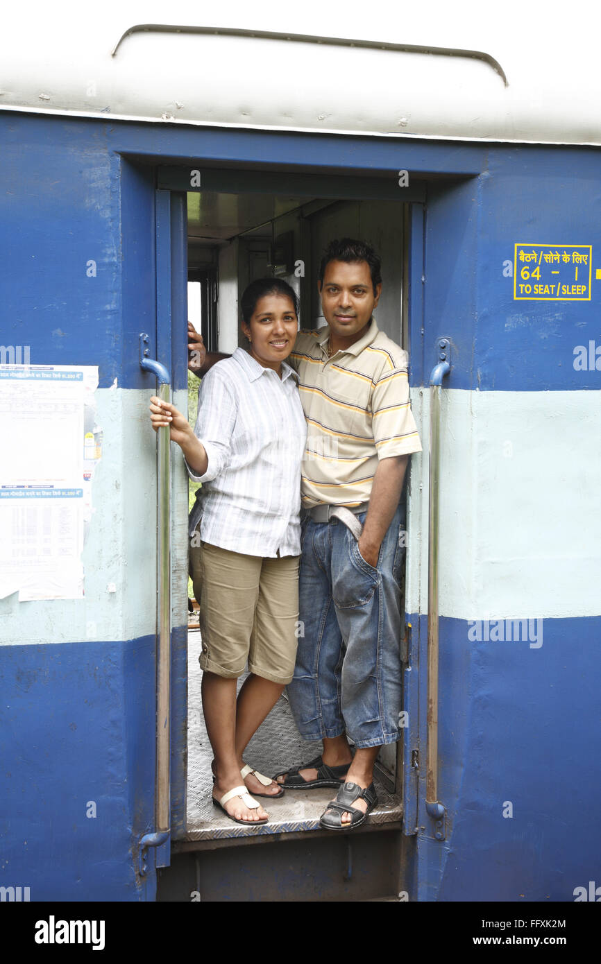 Footboard Train / Hyderabad city bus students footboard travel in