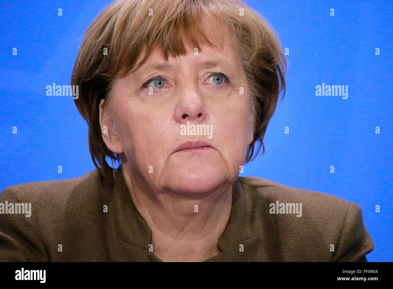 BKin Angela Merkel - Pressekonferenz nach Treffen der dt. Bundeskanzlerin mit den Ministerpraesidenten der Bundeslaender, Bundes Stock Photo