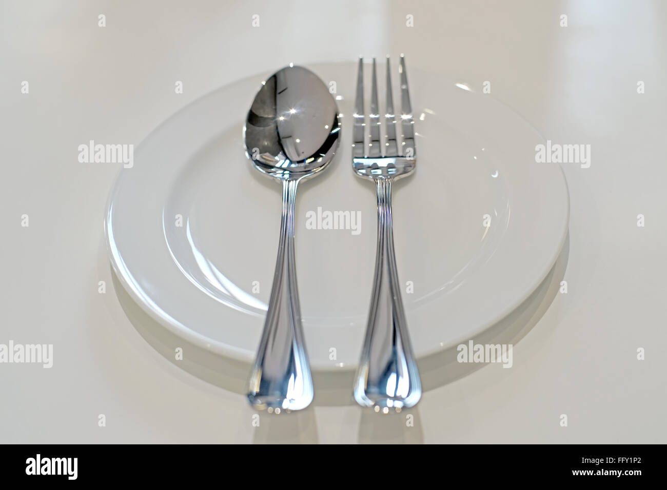 Empty plate spoon fork hi-res stock photography and images - Alamy