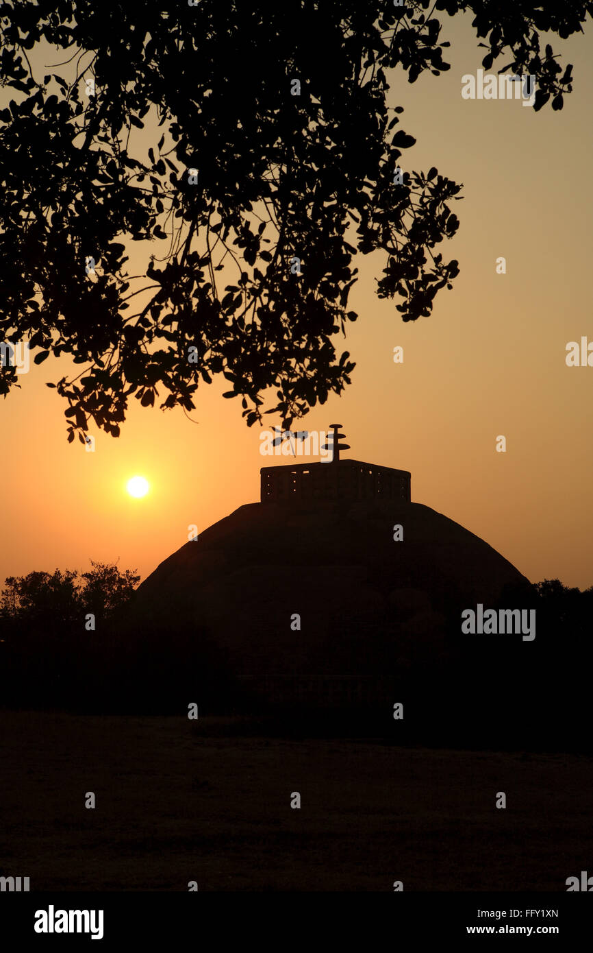 Sunset against Stupa 1 constructed by king Ashoka , Sanchi , Bhopal , Madhya Pradesh , India Stock Photo