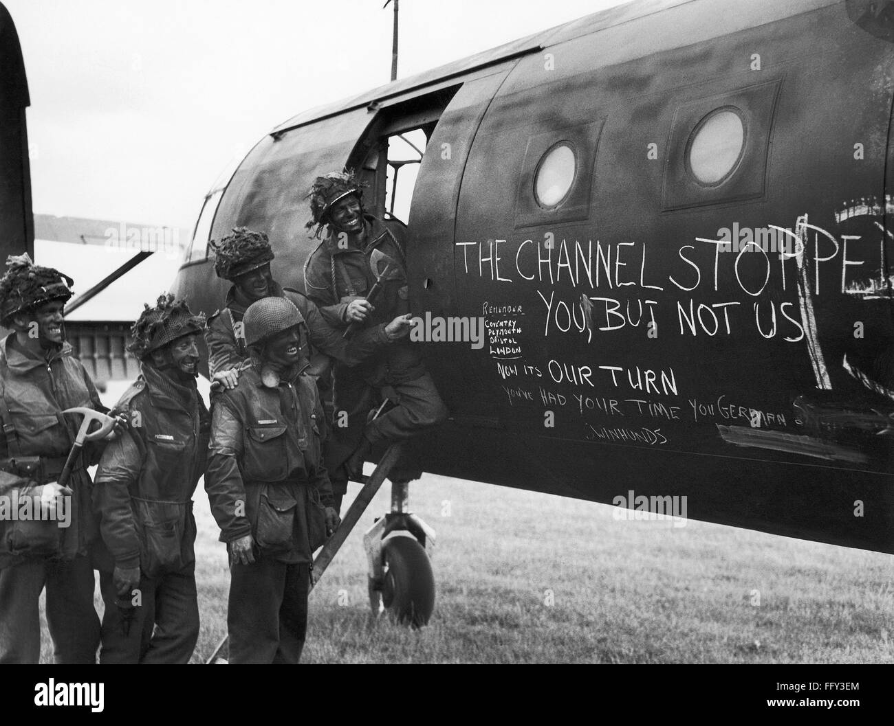 WORLD WAR II WAR PAINT. /nCamouflaged British soldiers admire the