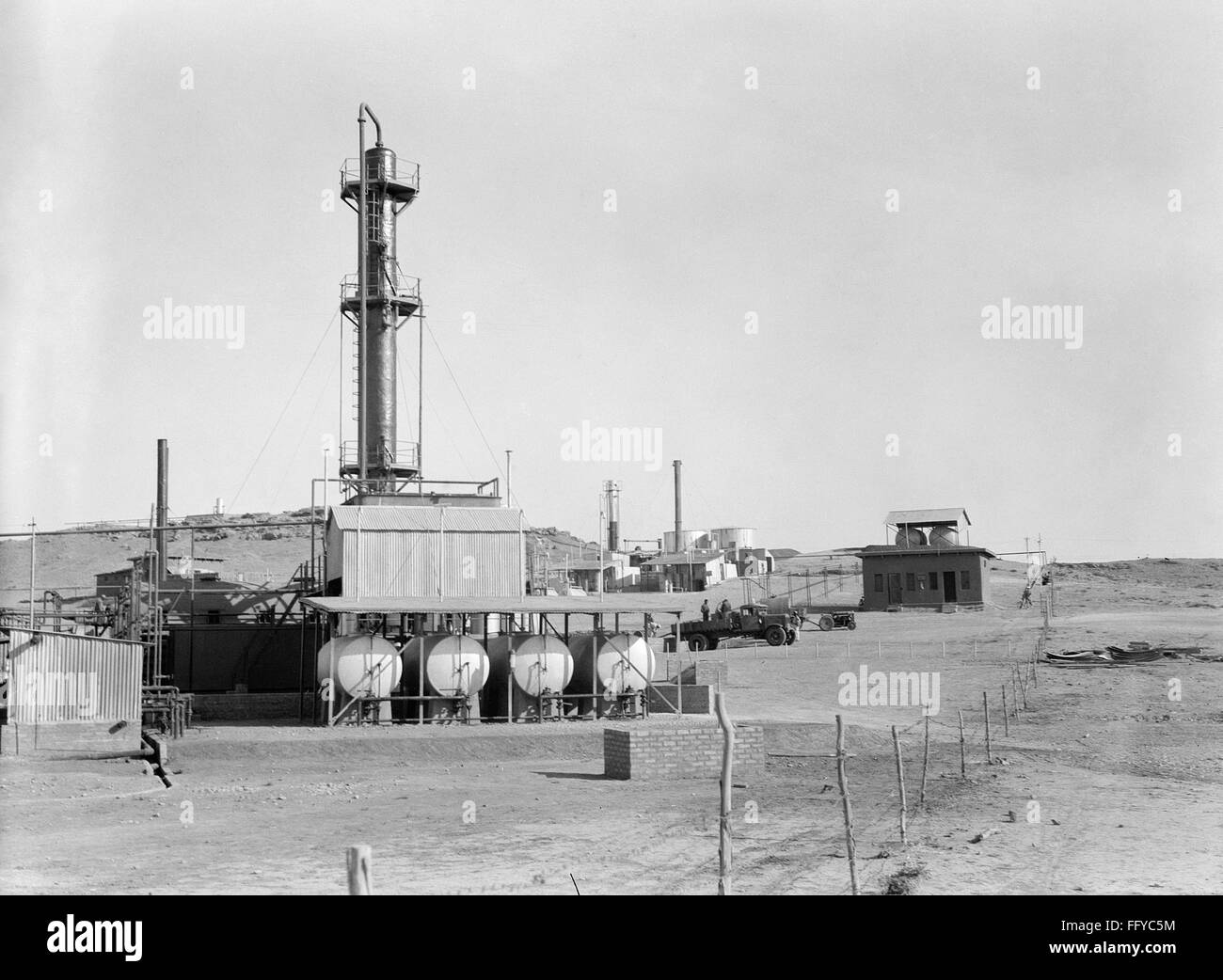 IRAQ PETROLEUM COMPANY. /nRefinery installation of the Iraq Petroleum ...