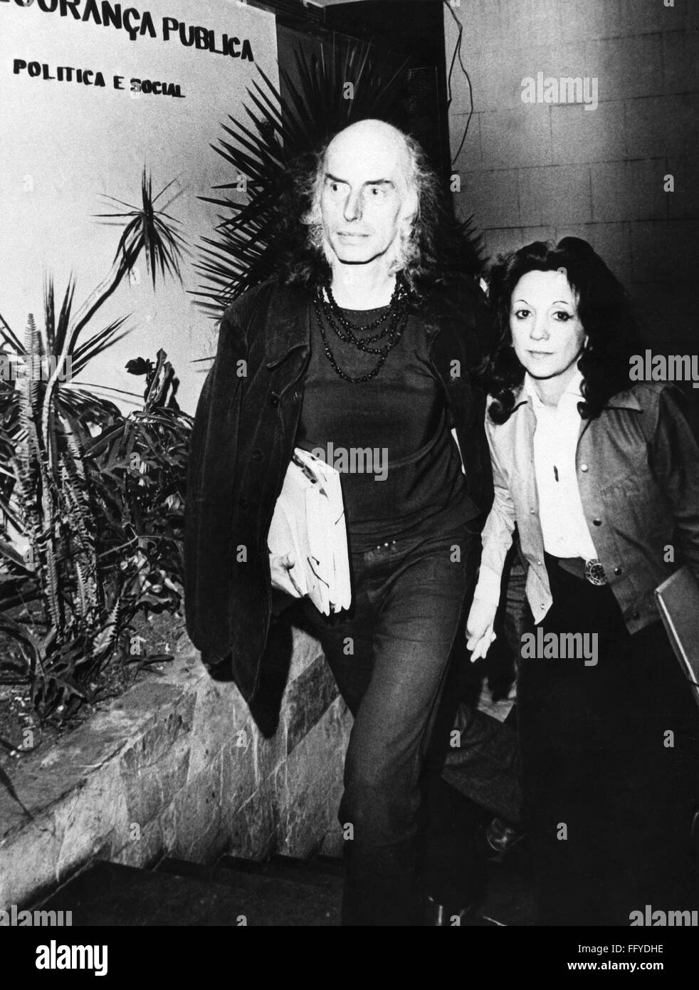 JULIAN BECK (1925-1985). /nAmerican actor, director, poet, and painter. Arriving with his wife, Judith Malina, at political police headquarters in Belo Horizonte, Brazil, after learning that they had been expelled from the country, 27 August 1971. Stock Photo