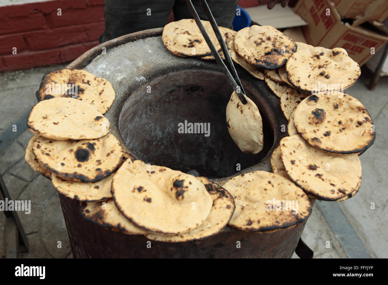 Tandoor oven india hi-res stock photography and images - Alamy